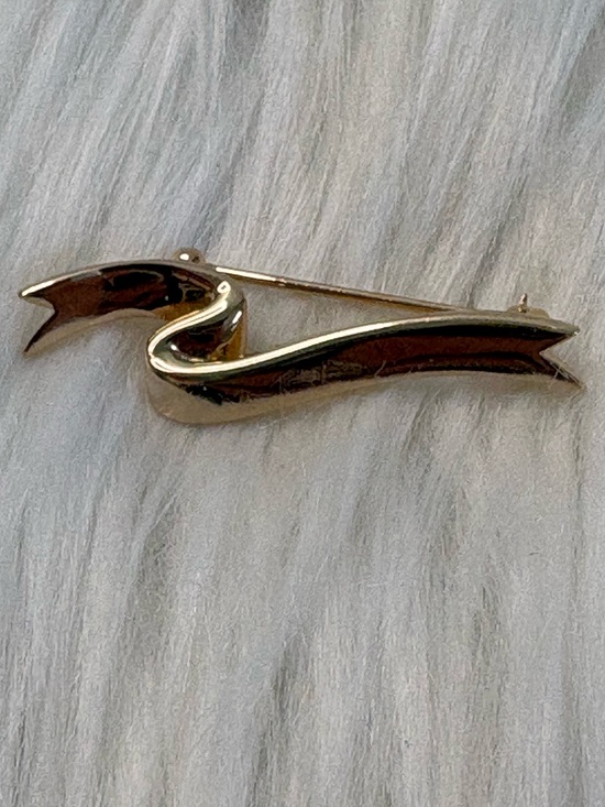 Avon Jewelry - Avon Gold-Tone Sculptural Wave Brooch